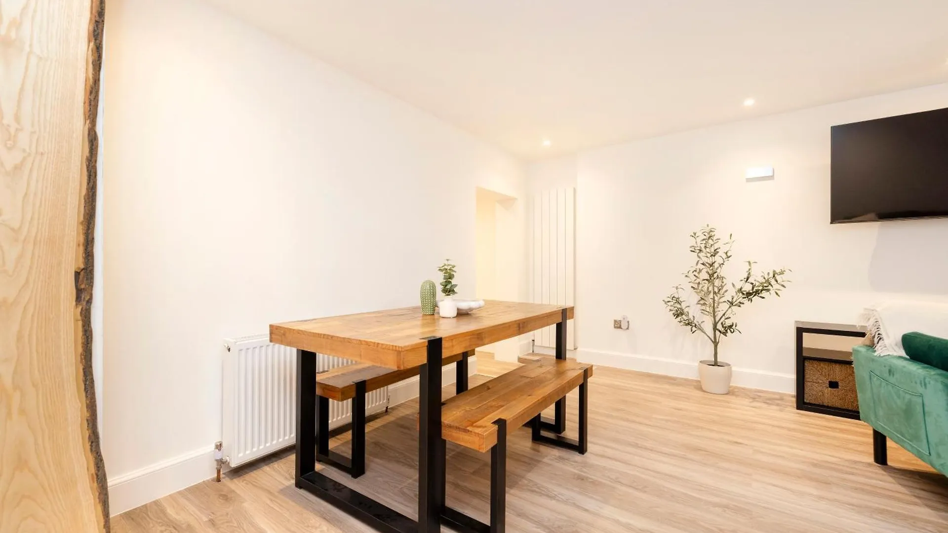 Joivy 3Br Flat In Haymarket With Free Parking Edinburgh 0*,  United Kingdom