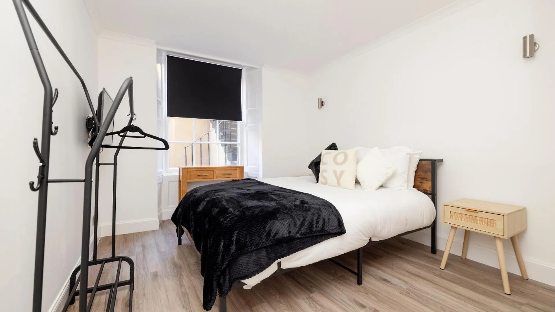 Joivy 3Br Flat In Haymarket With Free Parking Edinburgh 0*,