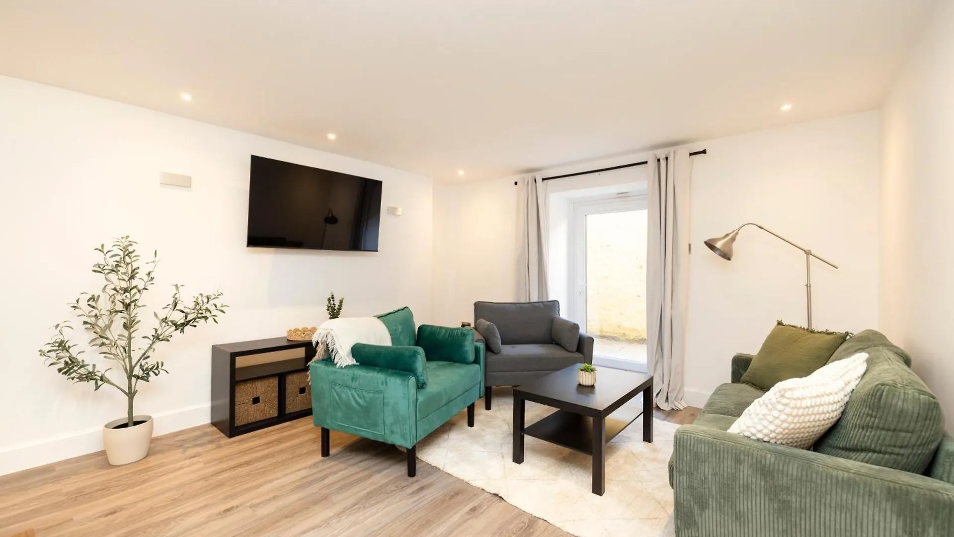 Joivy 3Br Flat In Haymarket With Free Parking Edinburgh 0*,  United Kingdom