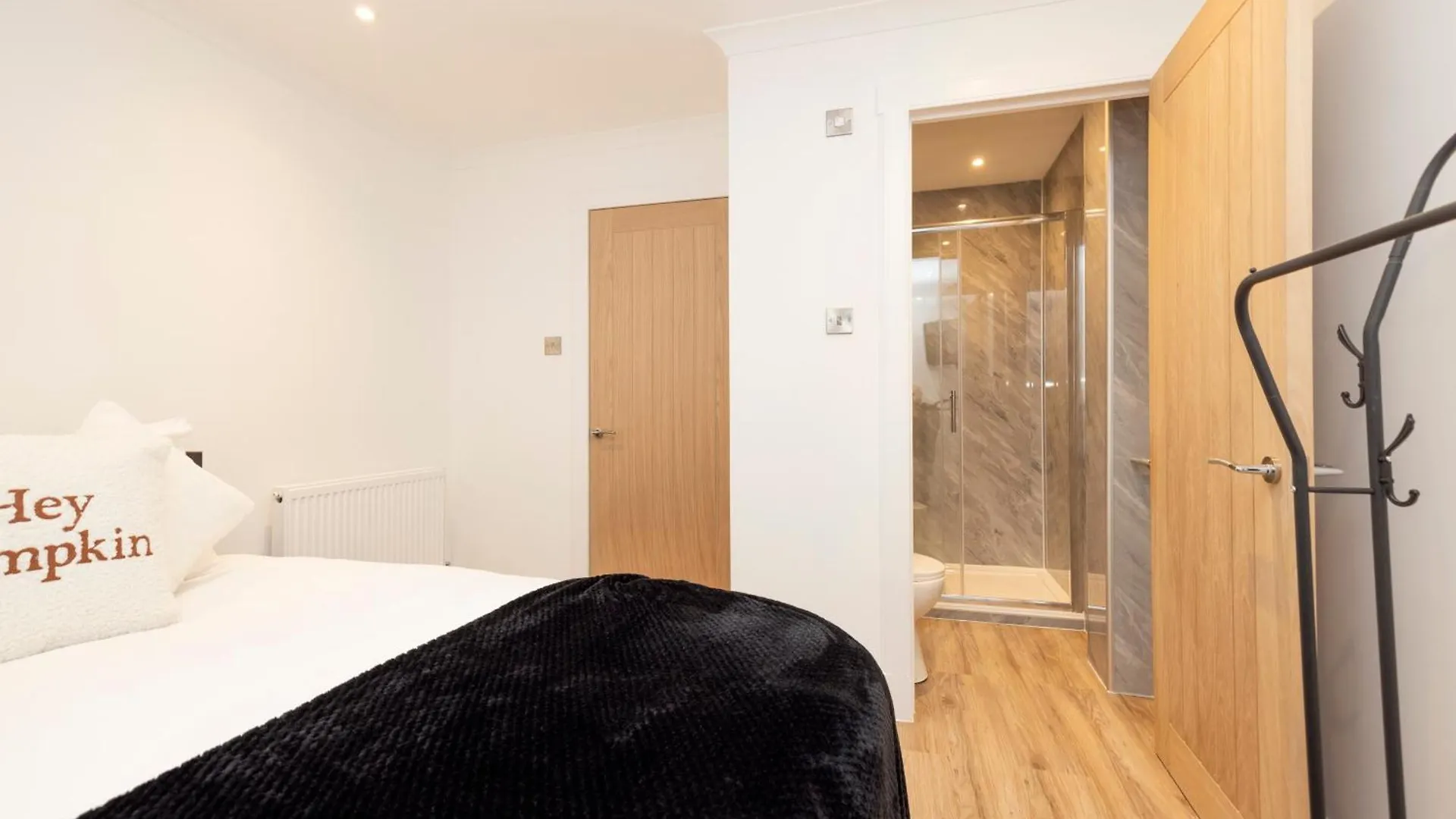 Joivy 3Br Flat In Haymarket With Free Parking Edinburgh Apartment