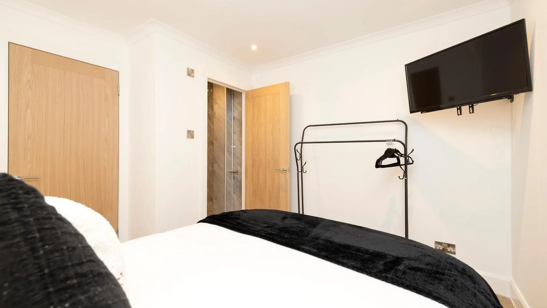 Apartment Joivy 3Br Flat In Haymarket With Free Parking Edinburgh