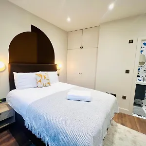Holly A Mini Great Location For Tourist!!! , London United Kingdom