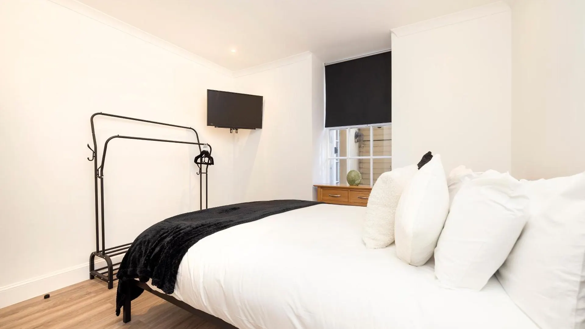 Joivy 3Br Flat In Haymarket With Free Parking Edinburgh 0*,  United Kingdom