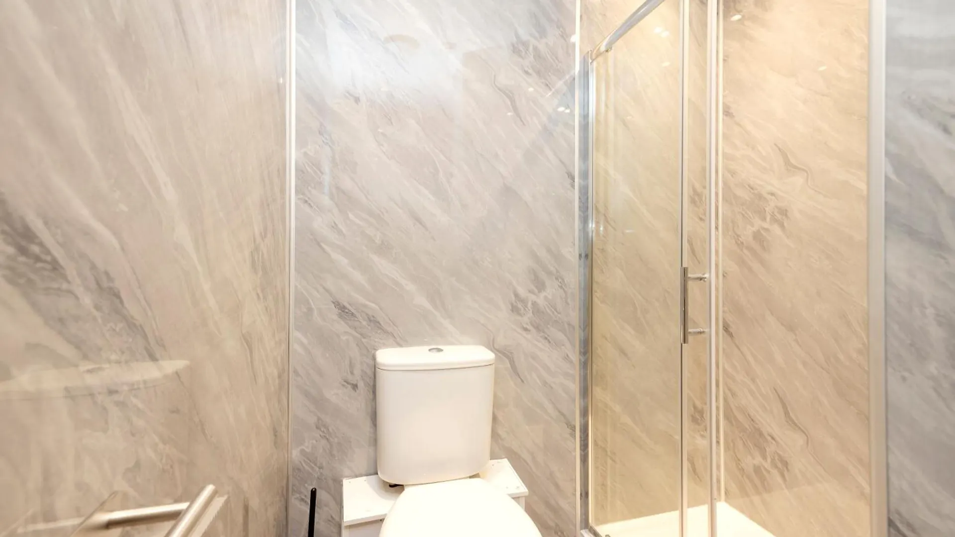 Apartment Joivy 3Br Flat In Haymarket With Free Parking Edinburgh