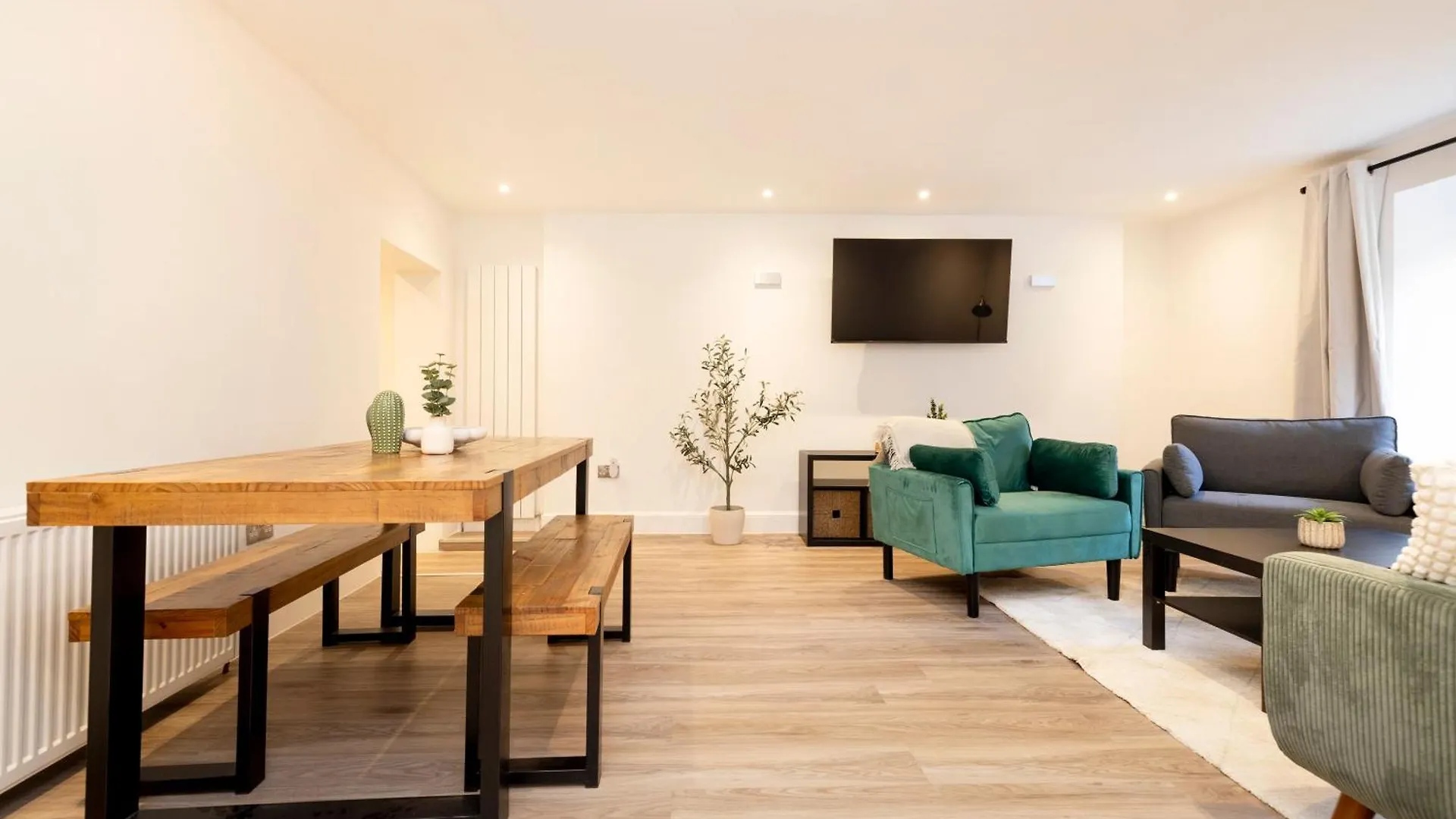 Apartment Joivy 3Br Flat In Haymarket With Free Parking Edinburgh