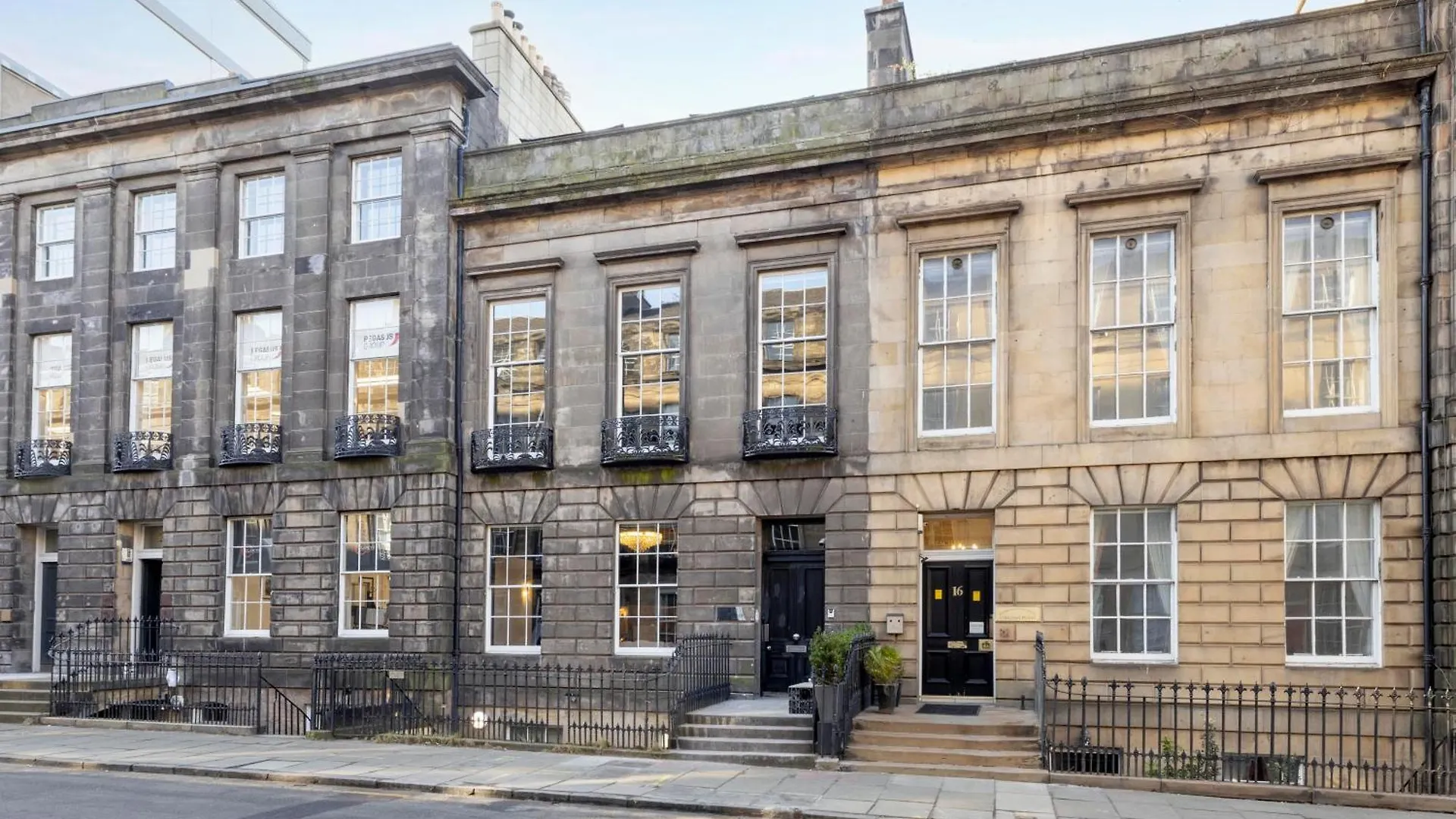 Apartment Joivy 3Br Flat In Haymarket With Free Parking Edinburgh